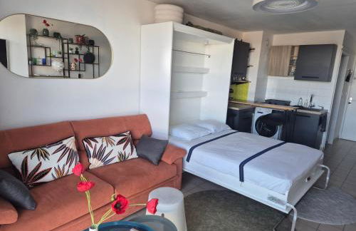 Le Pavois d'Or, studio rénové avec goût, Superbe Vue, Proximité Gare et Centre, Climatisation - Foto 6