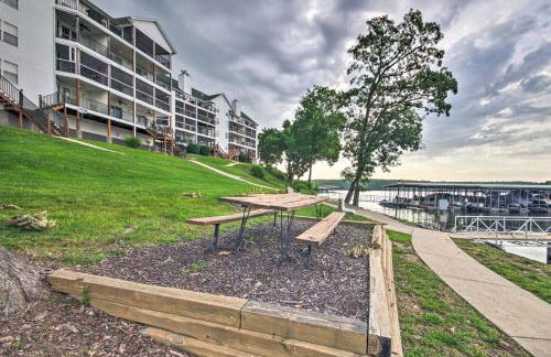 Deck, Pool and Views Lake of the Ozarks Condo - Foto 26