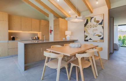 Stunning Beach House with Pool by LovelyStay - Foto 23