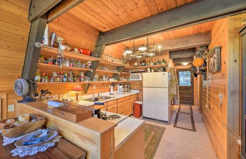 Irwin A-Frame Cabin with Deck and Mountain Views! - Foto 8