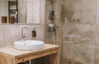 Gruppen-Wohnung mit Balkon und Grill 10 Betten - Photo 12