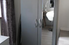 Milton Keynes Luxury Short Stay House with WIFI and Free Parking - Photo 14
