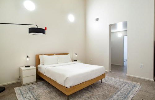 Historic Downtown Loft with Modern Flare - Foto 40