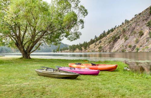 Riverfront Helena Retreat with Small Dock and Kayaks! - Foto 2