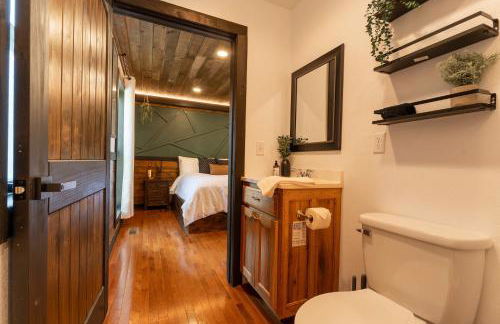 Mountain High Cabin with hot tub fire pit & indoor pool - Foto 13