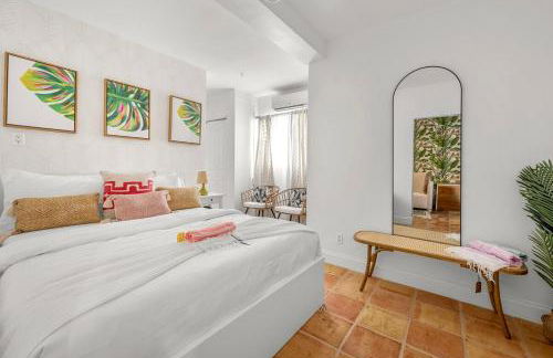 Bright and Airy Apartment on Flamingo Dr - Foto 9