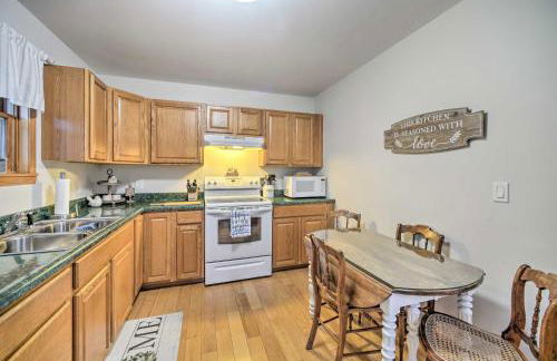 Lake Luzerne Home with Fire Pit on Hudson River - Foto 34