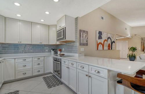 Beautiful Home - Oasis Backyard with Heat Pool - Foto 32