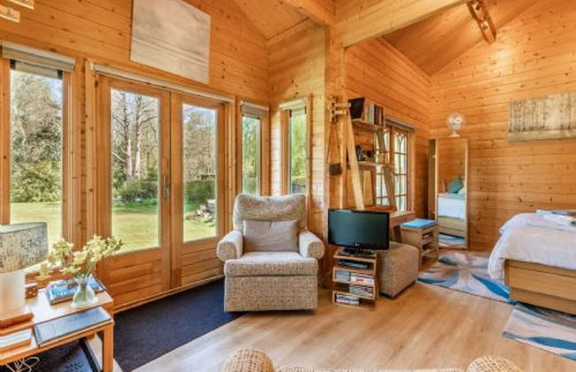 Host Stay Violet Lodge - Photo 12