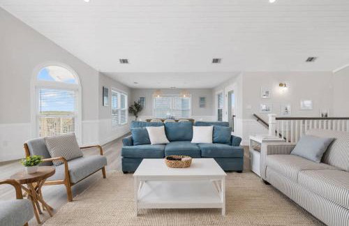 Elegant Updated Oceanfront Home with Pool & Hot Tub - Photo 33