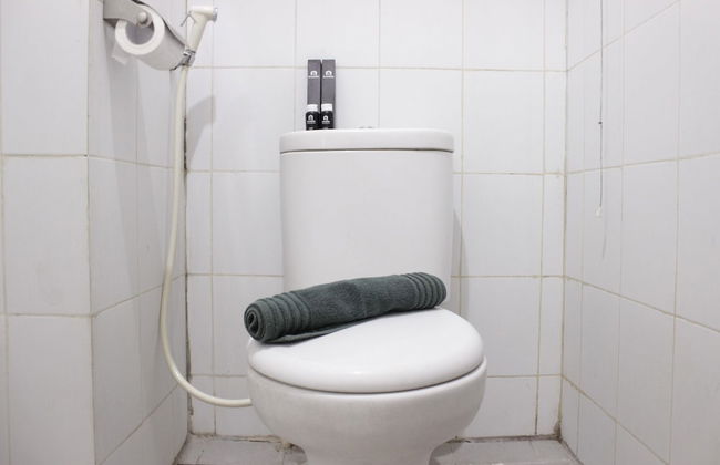 Strategic & Relaxing 2BR at Gateway Apartment Ahmad Yani Cicadas - Photo 18