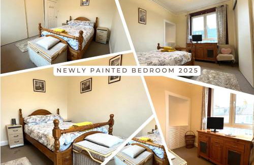 Spacious 2-Level Home by the Beach & Transport - Foto 1