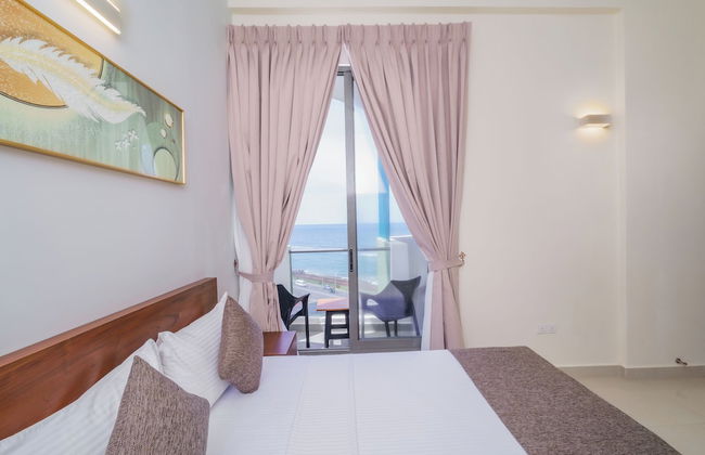 Marine Suites - Photo 32