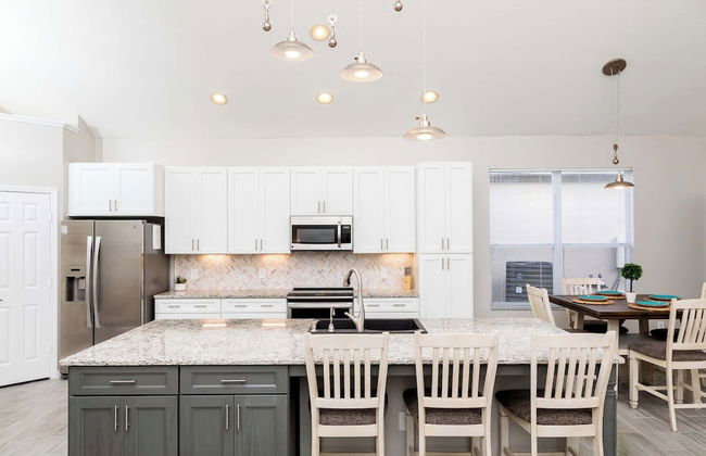 Mickey's Hide Away Screened-in Pool - Foto 16