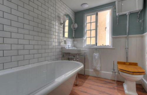 Little Monmouth 4 bedroom cottage, Old town Lyme Regis, dog friendly and parking - Photo 24