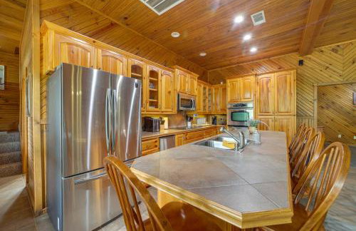 Lake Eufaula Cabin with Hot Tub and Large Deck - Foto 11