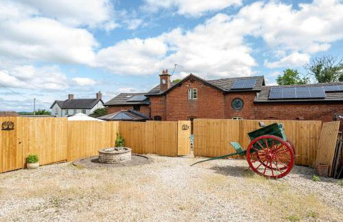 The Hurst Coach House - Photo 9