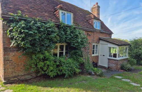 Manor Cottage - Photo 1