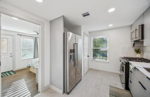 A Hoot's Nest-Lux Boutique Bungalow near Downtown! - Foto 22