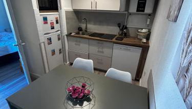 Appartement cosy centre Uzès, parking gratuit, piscine - Foto 4, stove