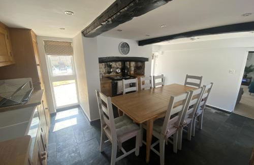 April Cottage - Photo 16