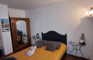 Les Ribas villa groupe, de 4 a 14 personnes, maison familiale, séjour nature, calme, Provence, Plaine des Maures, proche mer, Verdon, randonnée, terrain arboré, jeux enfants, pétanque, ping-pong, cuisine équipée, grande capacité, vacances en groupe - Foto 16