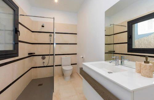 Ibiza Town Modern Villa Sleeps 10 - Photo 43