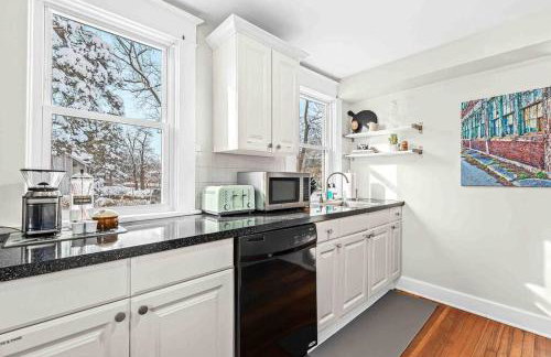 Eclectic Bungalow in the Heart of Royal Oak - Foto 21