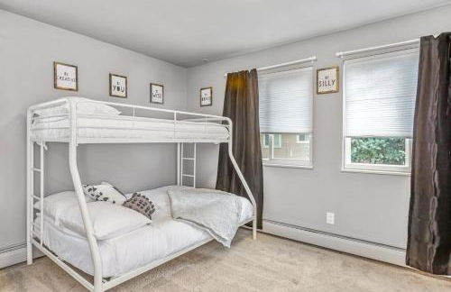 Modern Family Haven Fenced Yrd GrillFirepit - Foto 19