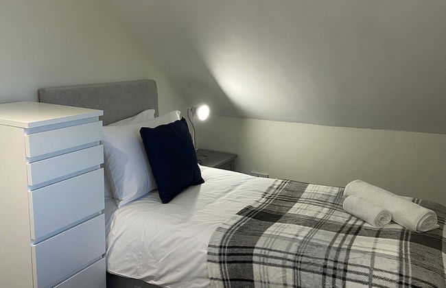 Gladstone Apartments by Bluebell Rooms - Photo 13