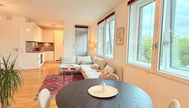 New-three room-Entire Apartment with two Balconies & Garage, Central-Fast Access to City Center - Barmbek -Stadtpark - Foto 2