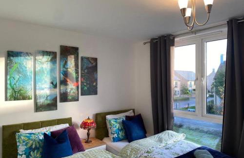 Homely, Cosy & Contemporary 4 BDR house with Garden & Parking 5 mins drive to Addenbrookes & Papworth hospitals & Bio Medical campus - Foto 11