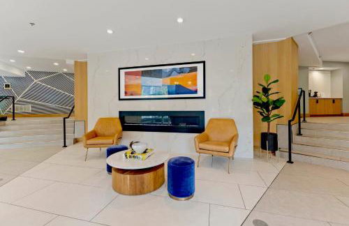 CASA Arlington Suite with Top-Tier Amenities & Parking - Foto 50