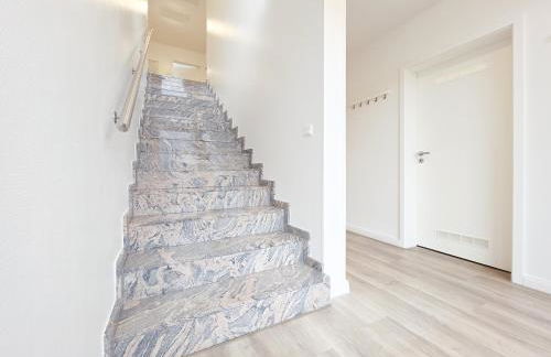 Tolstov House - 6 Zimmer Haus - große Küche - Garten - Parkplatz - 25min Messe DUS - Foto 31