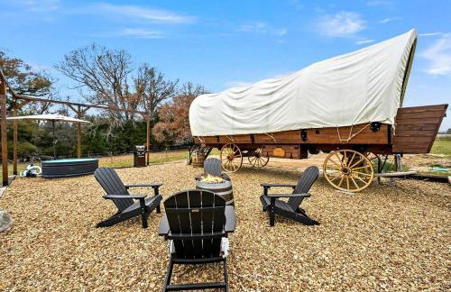 Texas Glamping near Murchison: Charming Wagon Rental Perfect for a Romantic Getaway - Foto 5