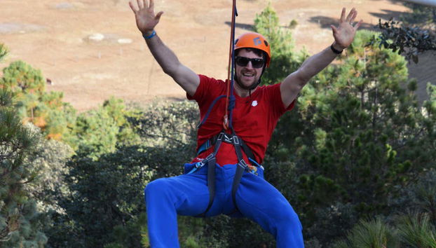 Diversão durante a tirolesa