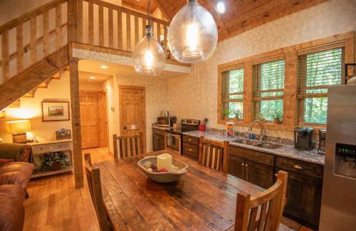 Stone's Throw Bungalow-- Hot Tub, Modern & Updated, Sleeps 2 - Foto 12