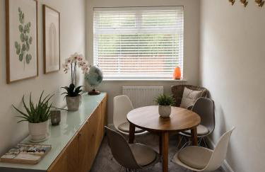 3BR, Sleeps 5, Free Parking, Fast WiFi, Near M62 & Leeds - Foto 4