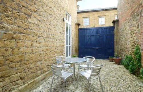 East Wing - Photo 15