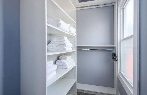 Walnut Hills, 5min to UC, Sleeps 7ppl, Lux Beds, Smart TVs - Foto 10