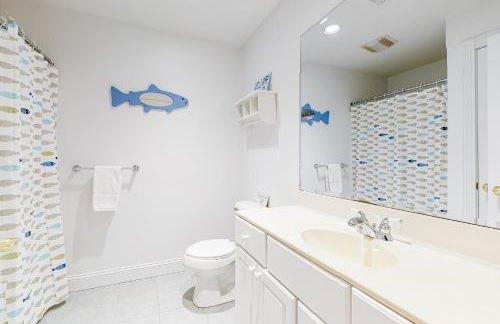 Modern Beach & Town Getaway - Foto 17