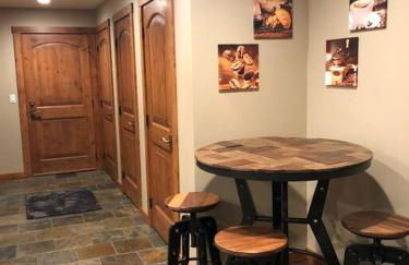 Penthouse Mountain Haven with Community Spa Room - Foto 10