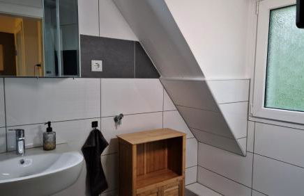 Zentrale, ruhige Ferienwohnung am Bergmannsheil KH Wlan & Self-Check-in - Foto 14