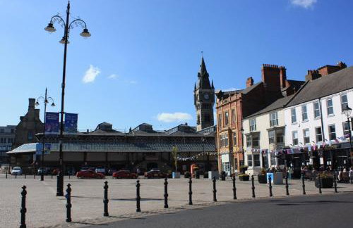 Apartment 4 - striking, 2 bedroom luxury apartment - close to town, mainline rail & theatre - Photo 27