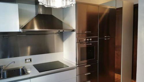 Metro stop, Prada & Design - Foto 3