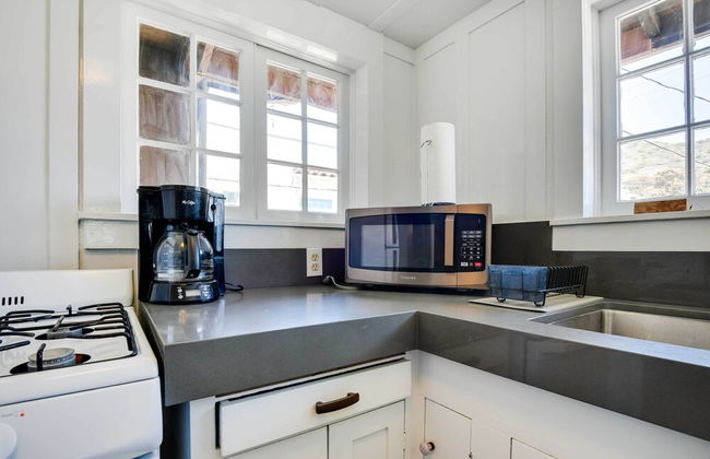 Charming Catalina Gem w/ Deck: Walk to the Beach - Foto 37