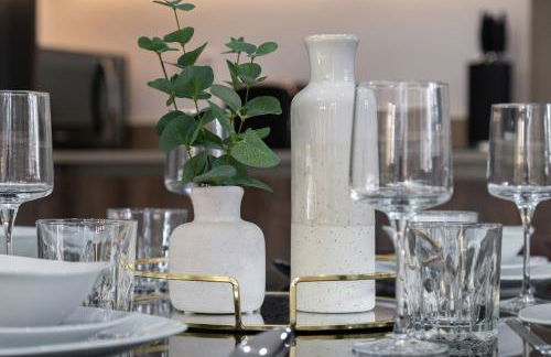 2BR Spacious Flat I King Bed I Desk I Parking X2 - Foto 16