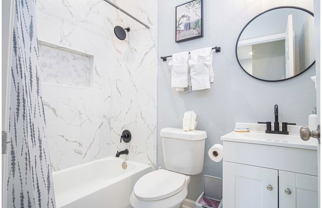 Experience Convenience w/ 4br/3ba Near Alamodome - Foto 19