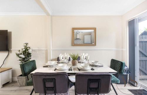 Group-Friendly 3BR Near Dudley + Parking - Foto 40