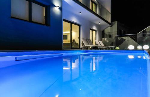 A&M House II Luxury Holidays Home - Photo 23